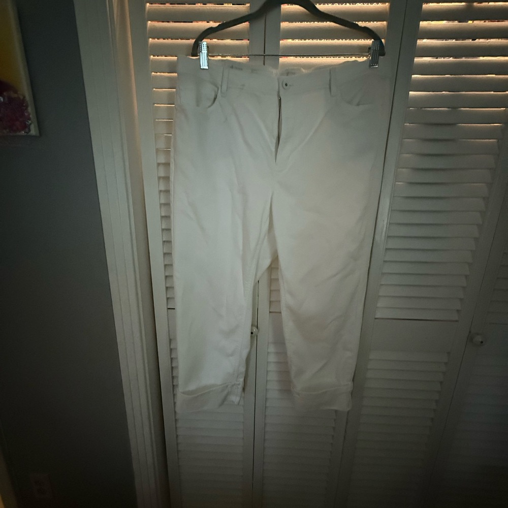 NWT - PLUS - sz 18 Women's White Jeans- j.Jill.